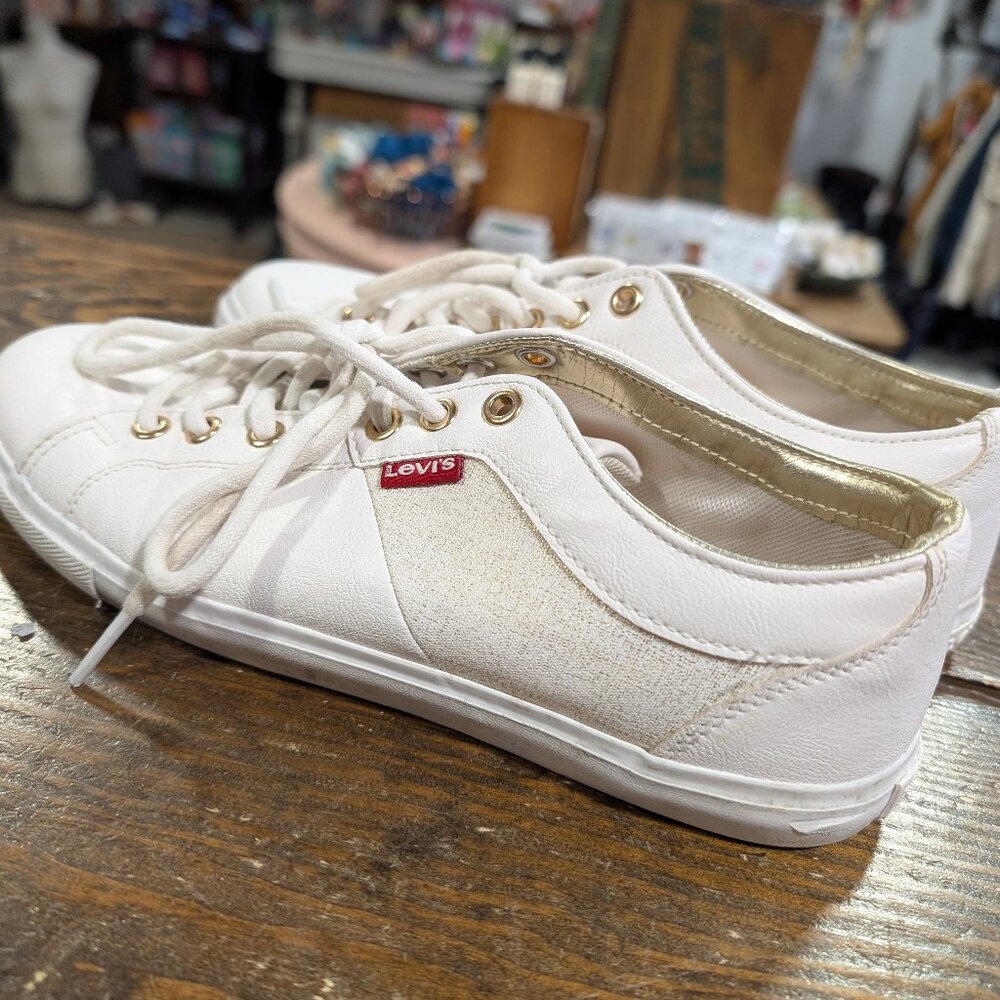 Size 7 Levi's White with gold sparkle leather runners